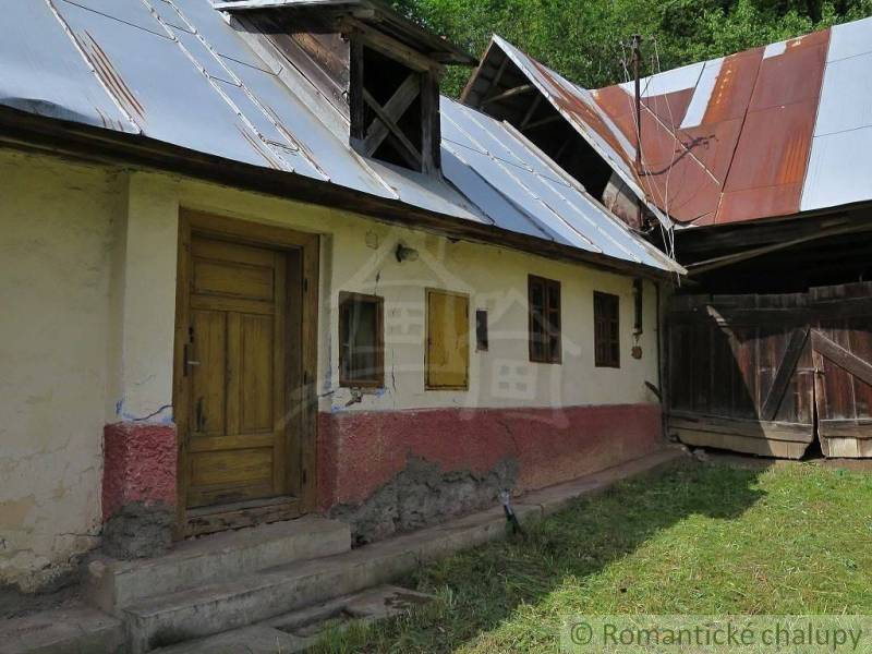 Old family house in Hačava with a tin roof and wooden doors.