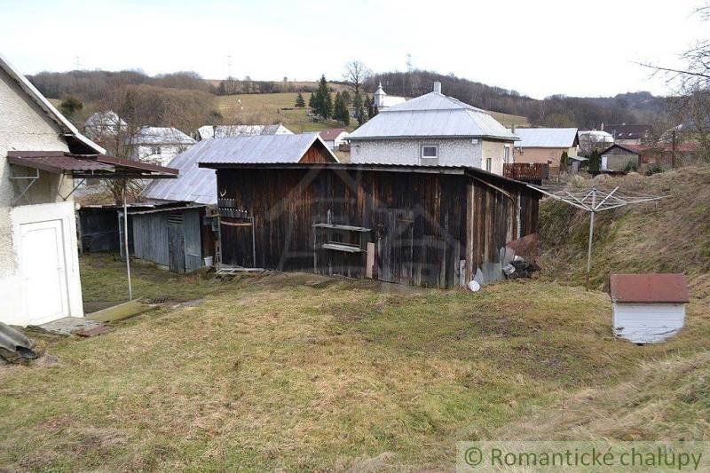 A rural plot with a wooden cottage and a garden ideal for a family house and relaxation.