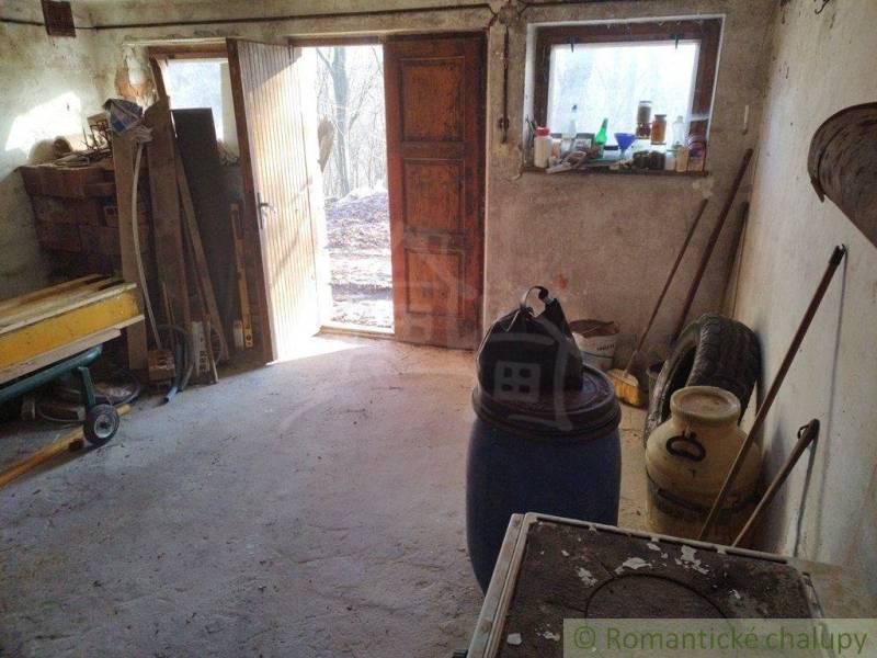 Wooden cabin with access to a terrace, rustic atmosphere, and space for tools.