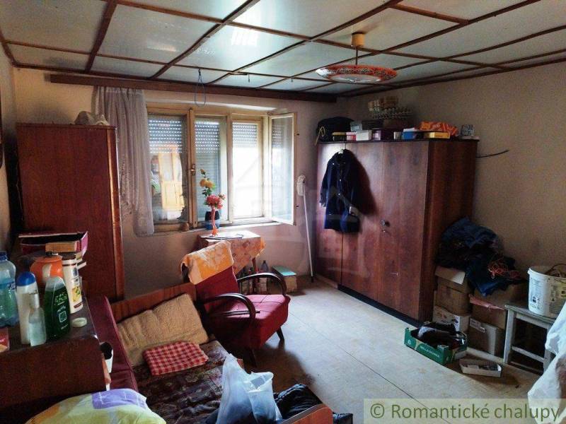 A room and a cottage with wooden cabinets and vintage decorations, cozy atmosphere.