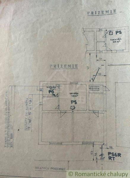 The ground floor plan shows rooms for a family house, kitchen, and bathroom.