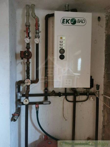 Gas boiler and heating distribution in a family house, efficient room heating.