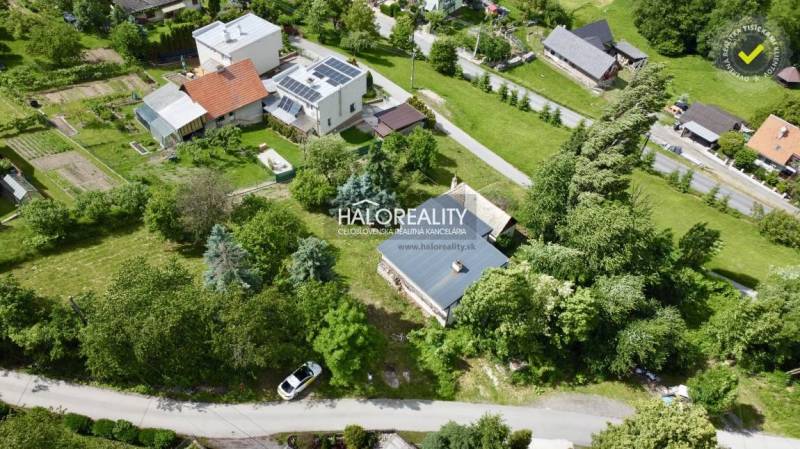 Aerial view of a family house in Nová Baňa, surrounded by greenery and neighboring houses.