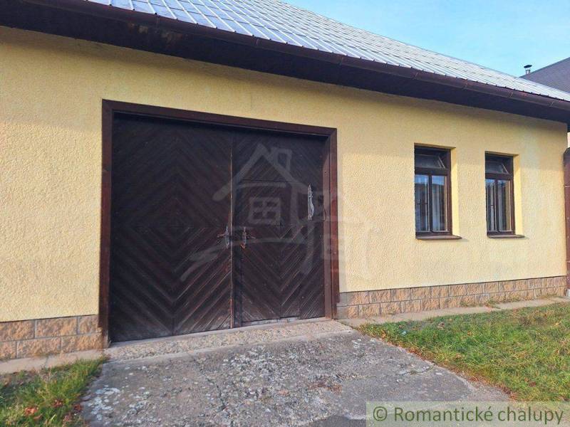 Yellow building with double doors and two windows for sale as commercial premises.