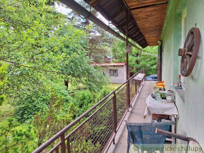 A spacious balcony with a view of the garden, ideal for relaxation within the property - living.