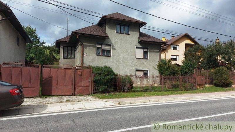 A family house with traditional architecture, situated by the road, in a quiet environment for living.