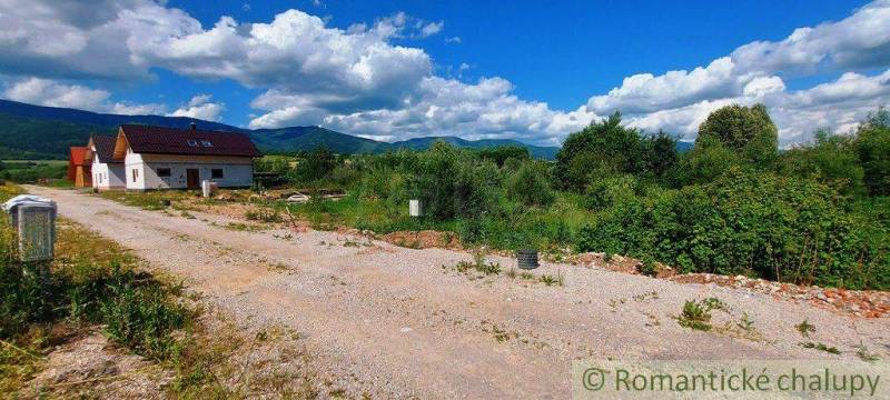 A country with a house, recreational lands, and nature, ideal for rest and relaxation.