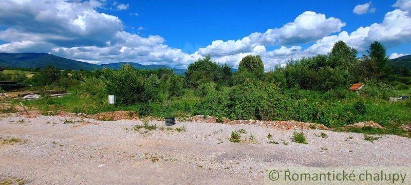 Beautiful recreational plots with views of vast, mountainous, and forested landscapes.