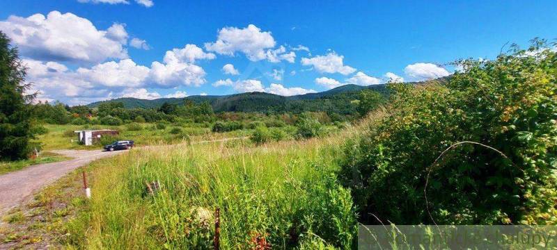 Beautiful landscape with recreational plots, ideal for nature trips and relaxation.