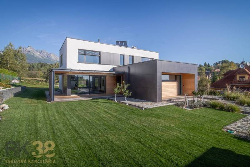 A family house on Tatranská Street in Nová Lesná with a landscaped garden and a view of the mountains.