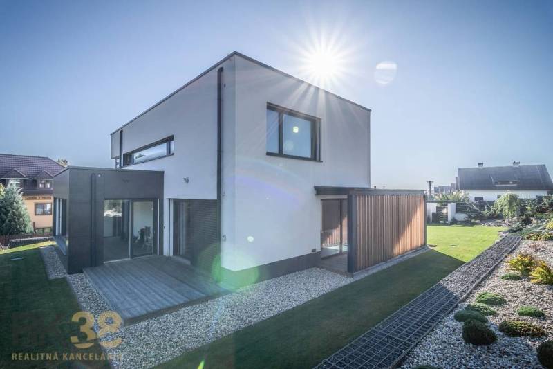 A family house on Tatranská Street in Nová Lesná with a garden and wooden cladding.