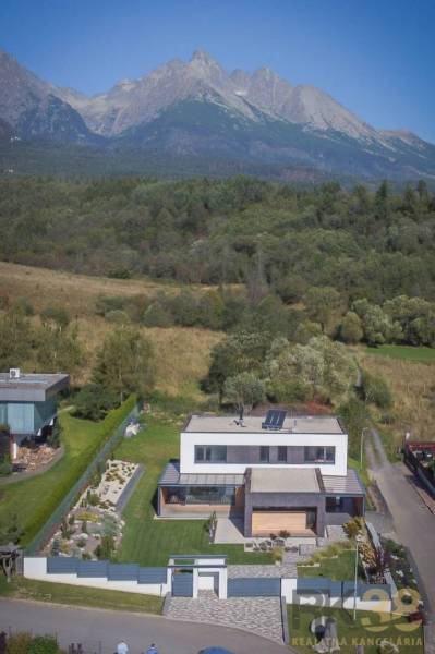 A family house on Tatranská Street in Nová Lesná surrounded by nature and mountains.
