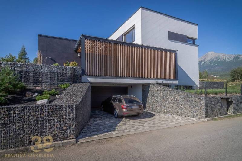 A family house on Tatranská Street in Nová Lesná with an integrated garage and a mountain panorama.