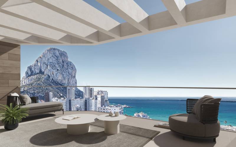 Terrace of a 3-bedroom apartment in Calpe with a view of the sea and the rock cliff.