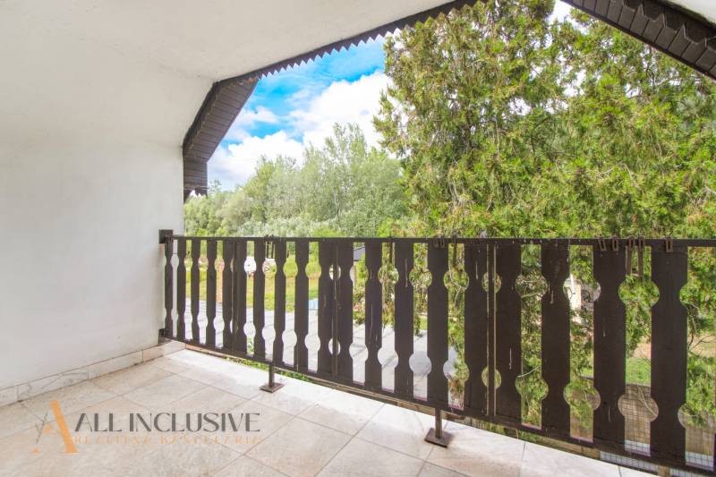 A balcony of a family house in Žihárec with a view of greenery and blue sky.