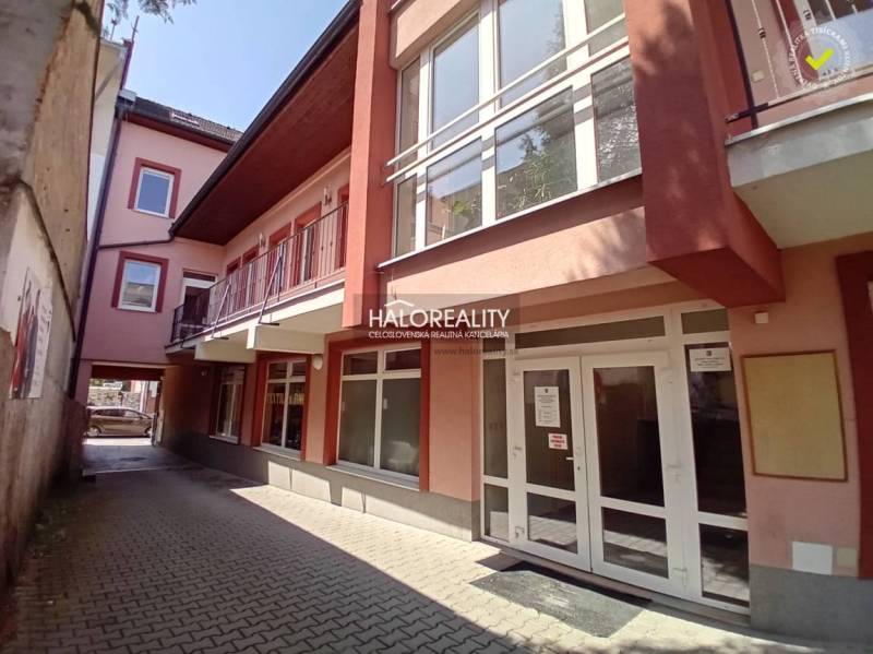 Commercial premises in Brezno, courtyard between buildings with entrance and windows on the upper floor.
