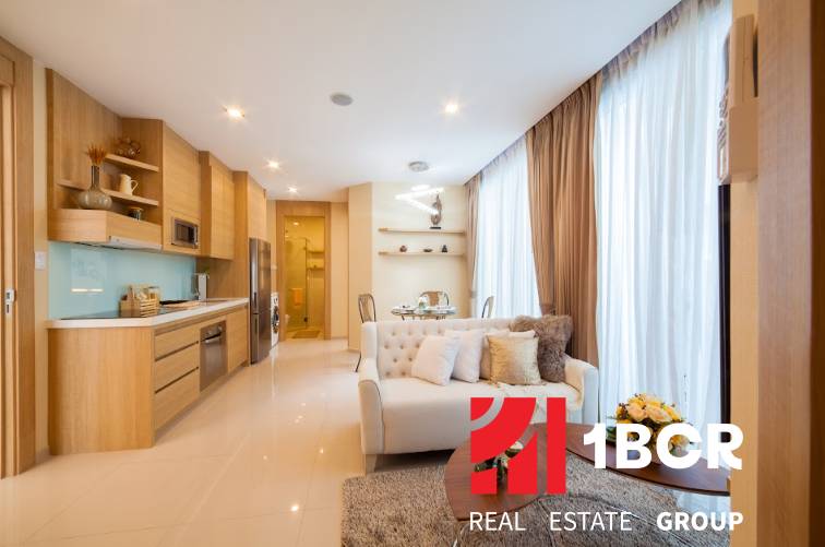 Elegantly furnished 3-room apartment with an open kitchen and a comfortable living room.