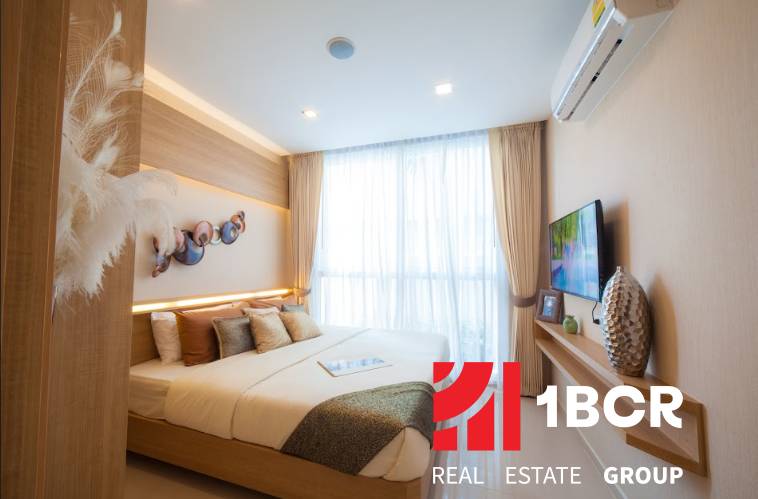 Bright bedroom with a large window and a double bed in a 3-room apartment.
