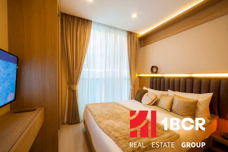 A bedroom with a bed and a television in a 3-room apartment, interior with neutral colors.