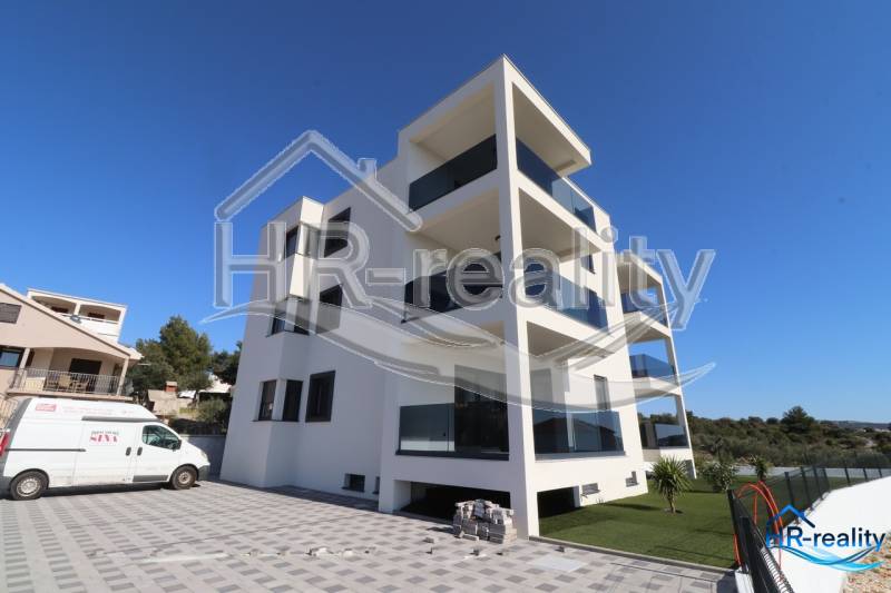 A recreational apartment in Zečevo with a sunny terrace and parking space in front of the building.