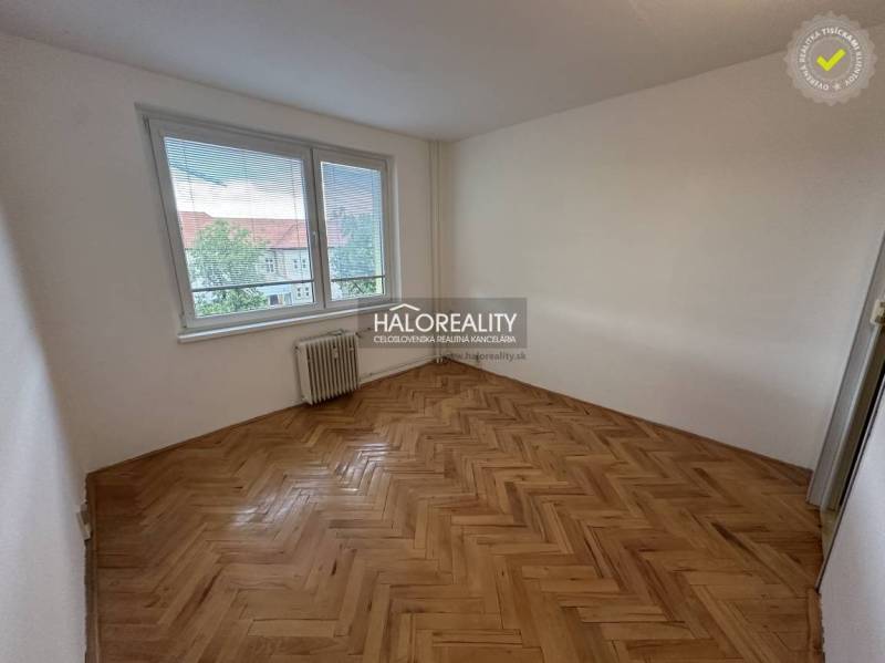 Hallway in a 3-room apartment with green doors and a light on the ceiling.