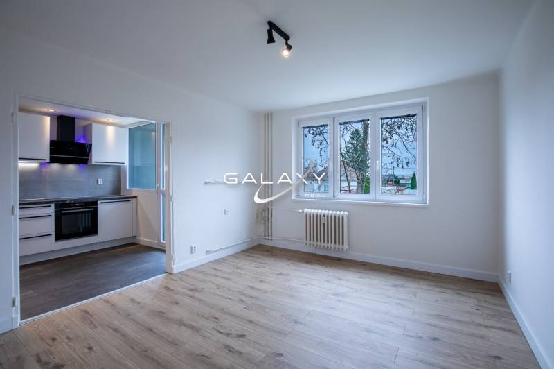In the 3-room apartment on Boriny Street, the kitchen is connected to the living room.
