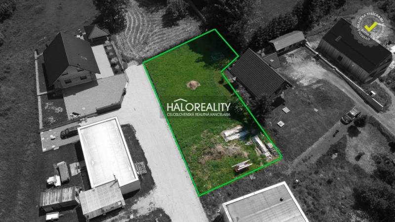 Aerial view of a residential plot in Malatíny, bordered by a green line.