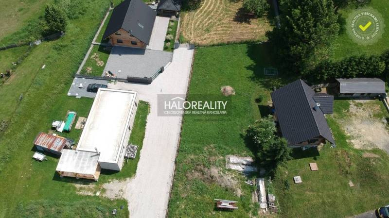The area in Malatíny offers residential plots with existing buildings and natural surroundings.