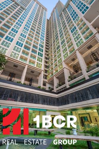 Apartment construction in Pattaya with vertical architecture and modern design at the forefront.