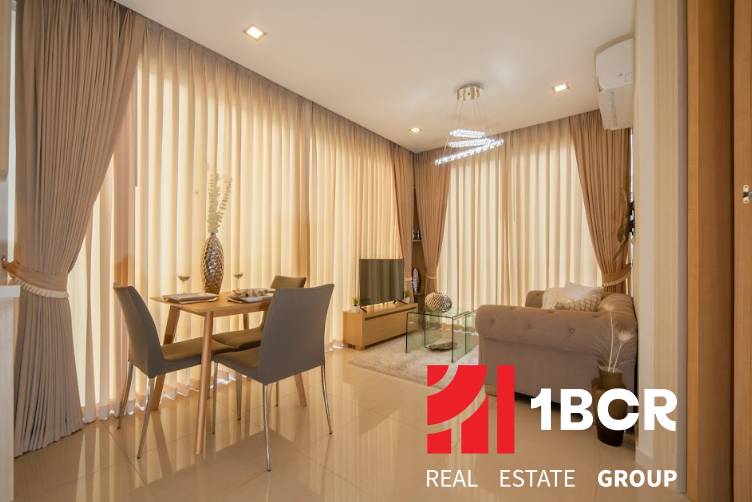 Living room in a 2-room apartment with a dining table and a sofa.