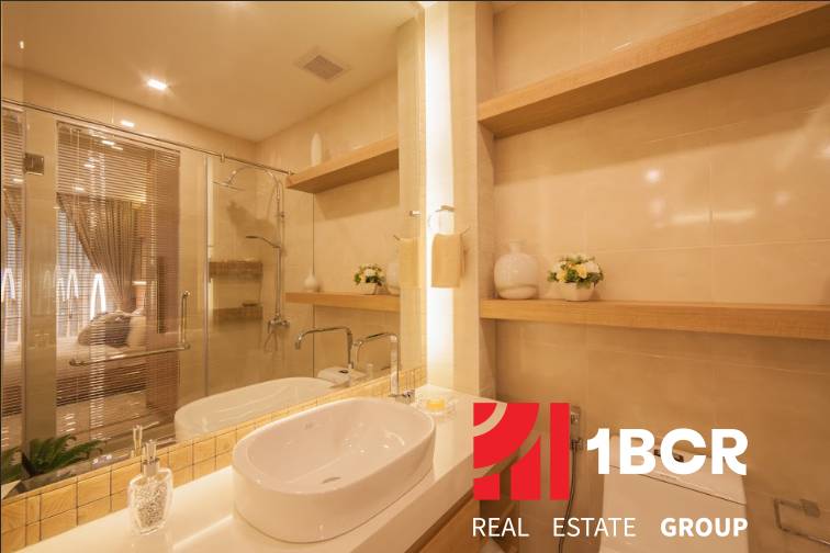 Elegant bathroom with a bathtub, sink, and mirror in a 3-room apartment.