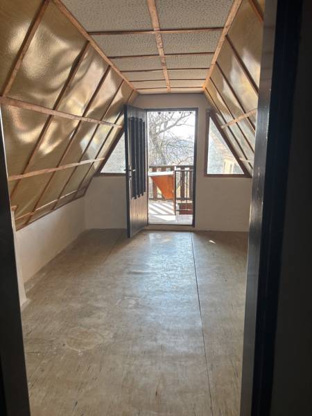 The cottage offers a cozy space with a balcony, ideal for recreational properties and relaxation.