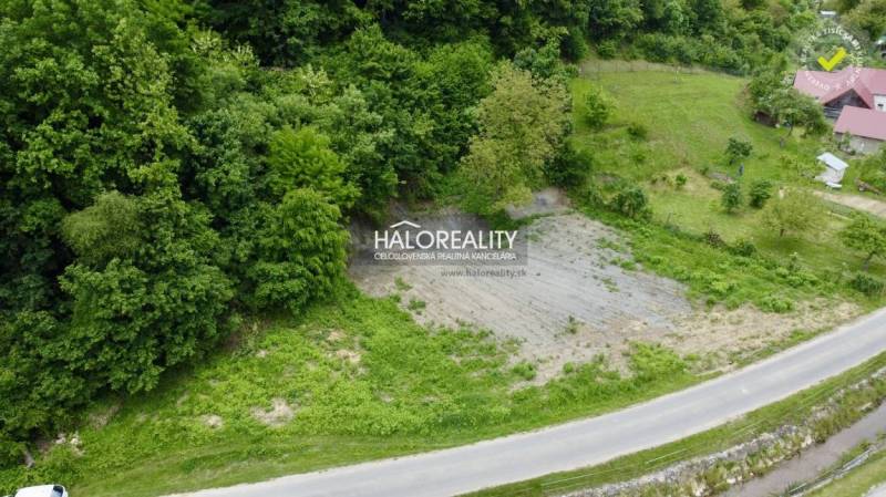 Forest landscape in Selce with woods and a road, suitable for residential plots.