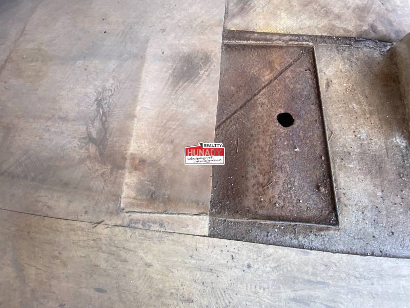 Garages in Spišská Nová Ves on Kolárska Street with a metal cover on the floor.