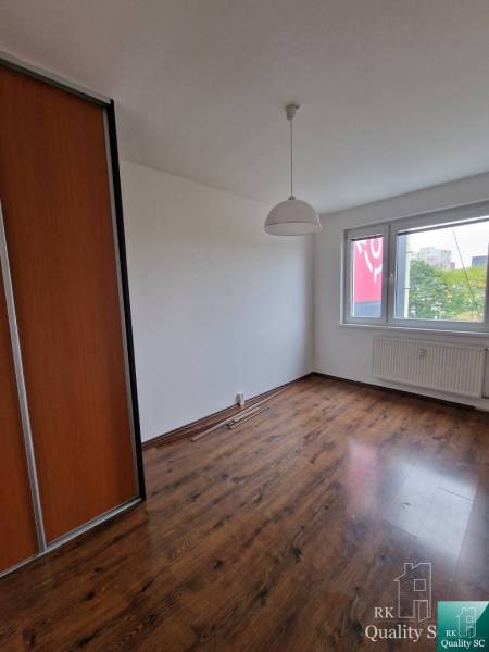 A room in a 4-room apartment with a wooden floor and a built-in wardrobe.