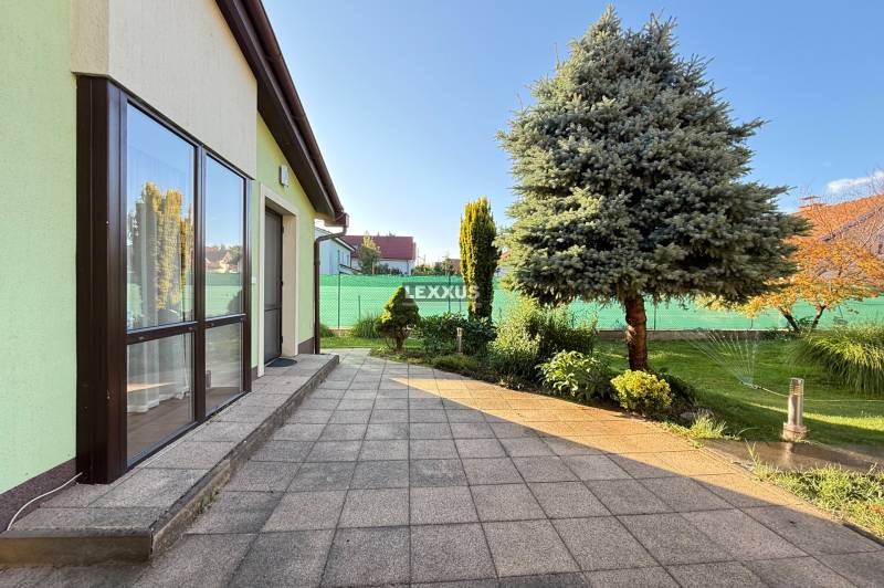 Family house with a terrace and garden on Nové Záhrady VII in Bratislava - Podunajské Biskupice.