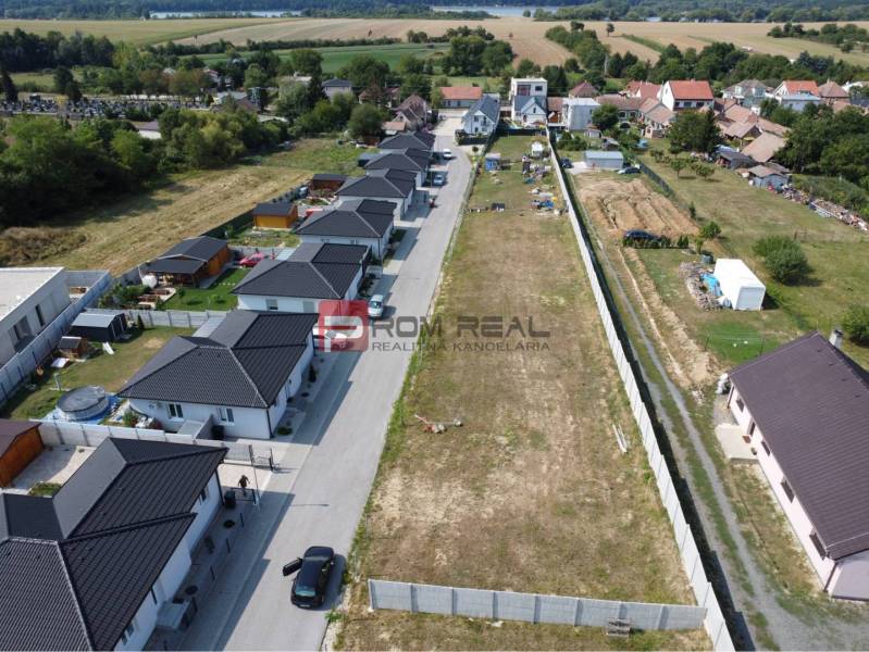 Štefanová offers plots for residential living with family houses in a peaceful location.