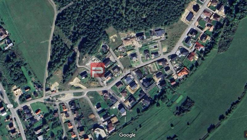 Aerial view of properties - housing in Pružina surrounded by green areas and forest.