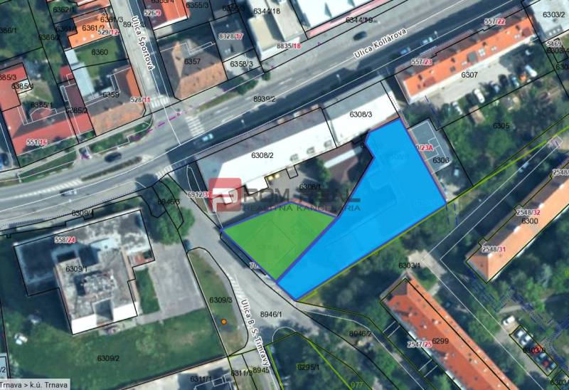 The plot on Ľ. Podjavorinská Street, outlined in blue, next to the building and Kollárova Street.