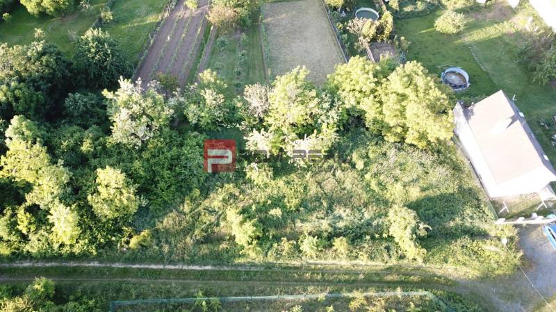 Aerial view of greenery and houses in Budmerice on Poľná, ideal for residential plots.