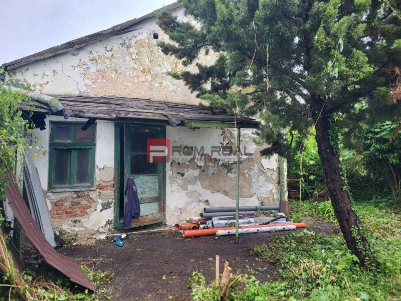 An older house on Holubyho Street in Pezinok, suitable for residential land.