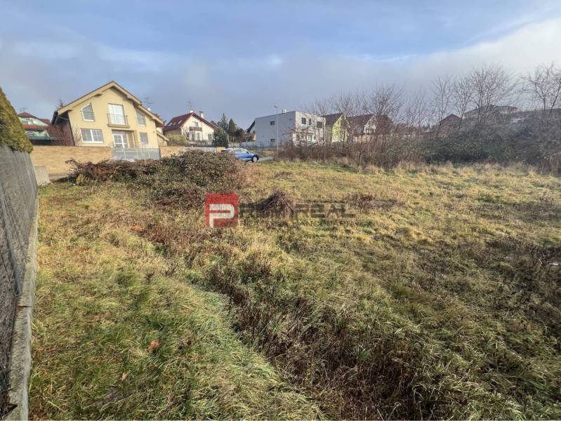 Stupava, Bazová: Grassland plot for residential use, surrounded by family houses.