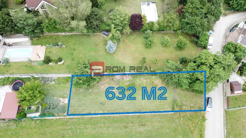 Building plot in Marianka on Na Tálkoch street, area of 632 m², surrounded by greenery.