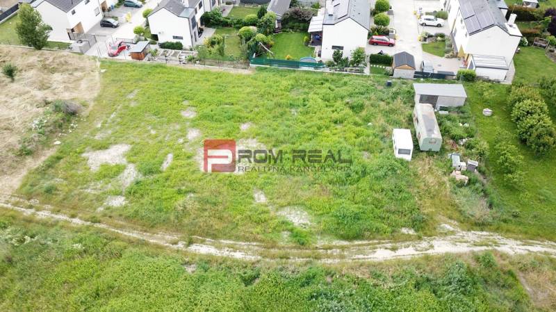 Gardens and residential areas in Marianka on Na Ovsisku street. Plots - housing.