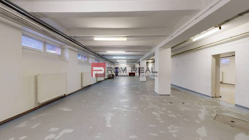 Interior space with lights and white walls suitable for warehouses and halls.