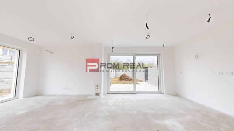 A spacious room in a family house with a view of the terrace in the garden.