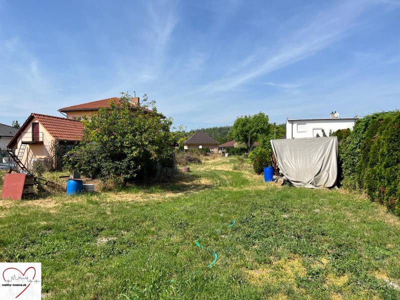 Garden in Dolný Bar with various houses and vegetation, suitable for residential plots.