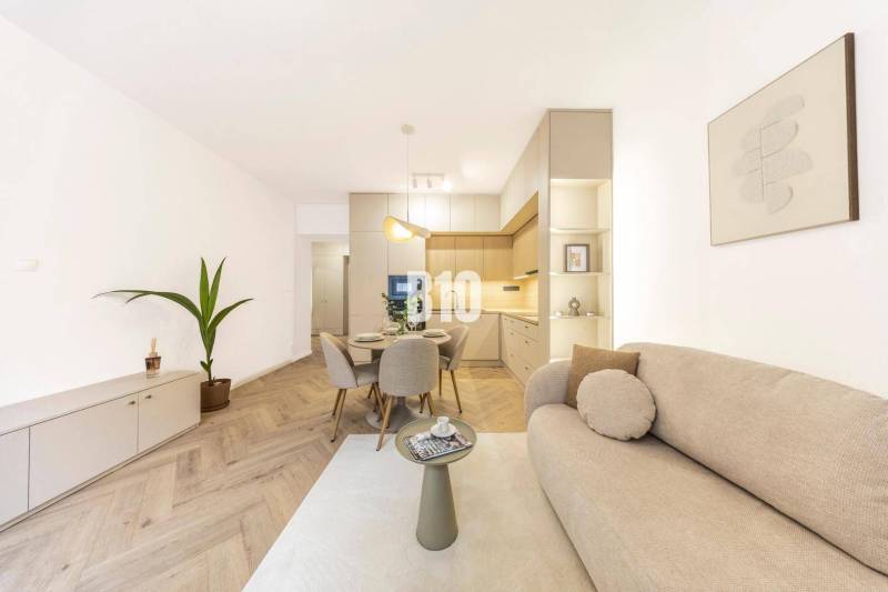 A bright interior of a 3-room apartment with a kitchen, dining room, and decorations on Benediktiho Street.