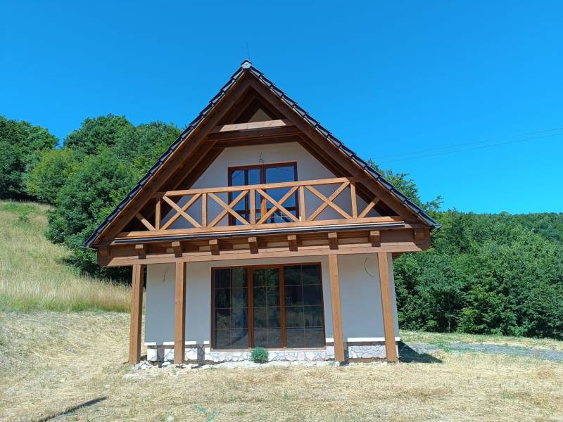 A cottage in Horné Hámre surrounded by nature and forests with a beautiful wooden terrace.
