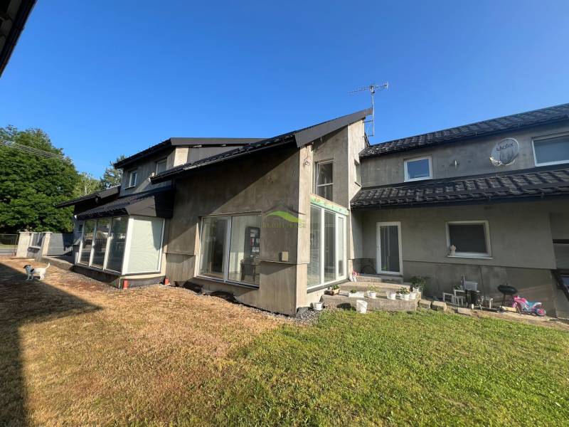 A family house on Hlavná Street in Benkovce with a glass-enclosed terrace and a garden.
